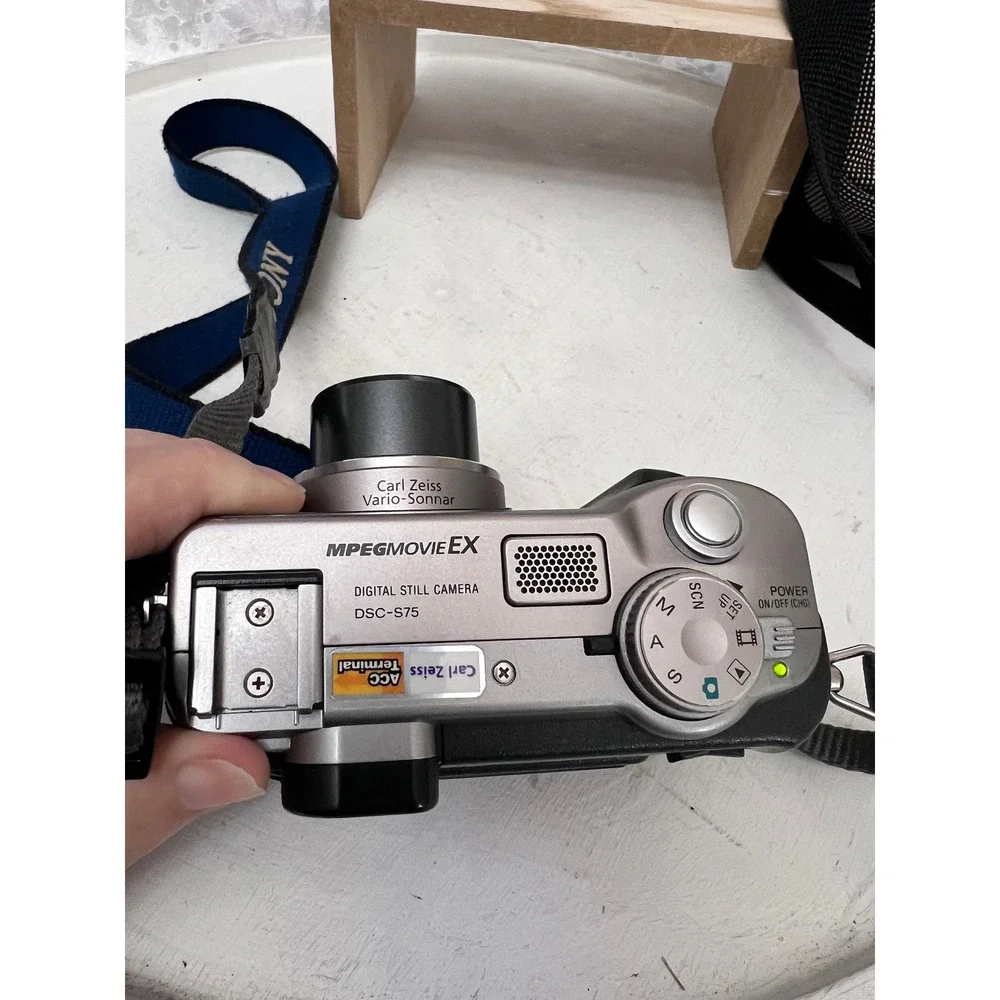 Sony Cyber-shot DSC-S75 3.3MP Digital Camera Silver Carl Zeiss Lens Tested